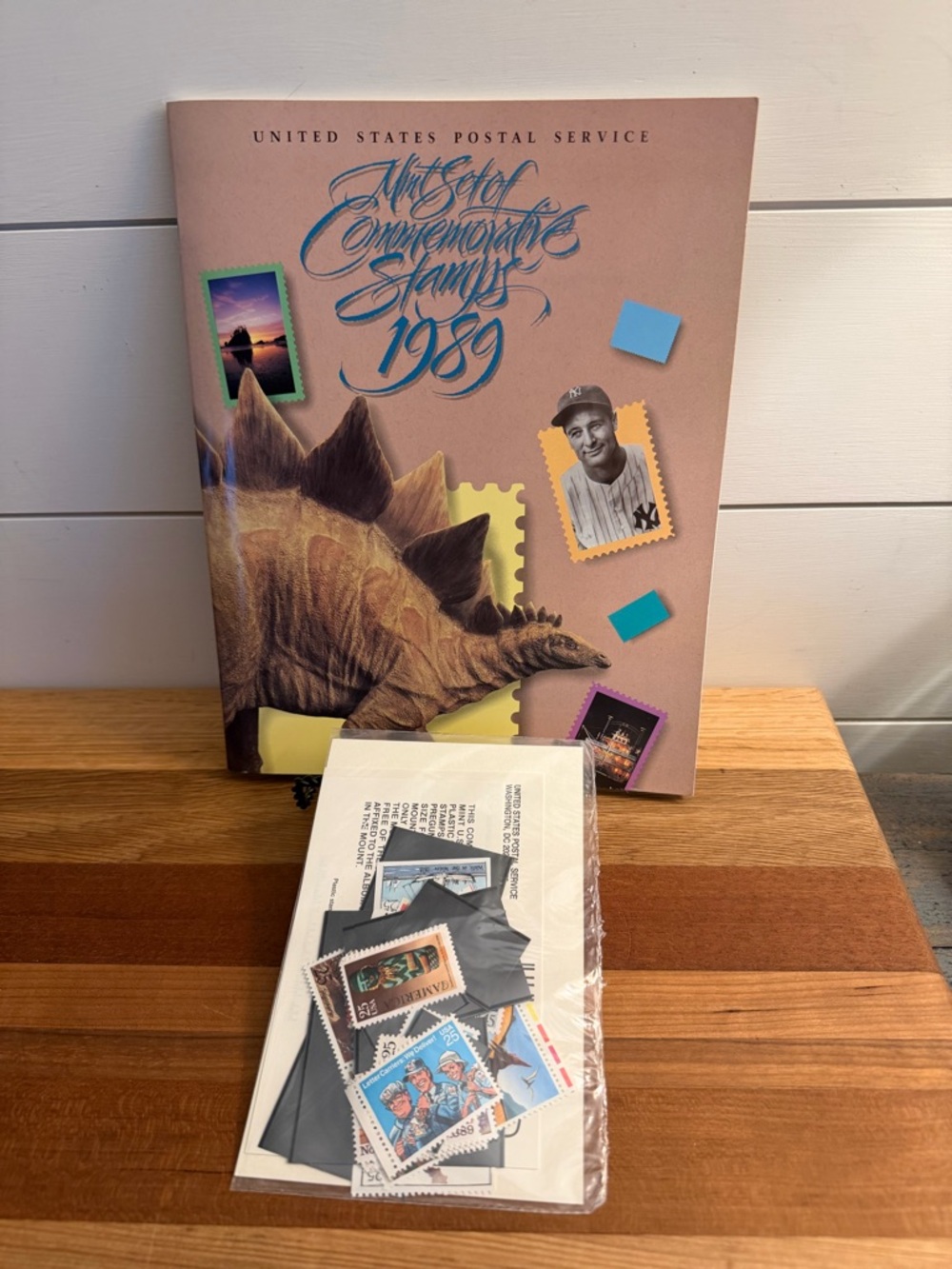 USPS 1989 Mint Set Commemorative Stamp Book NEW